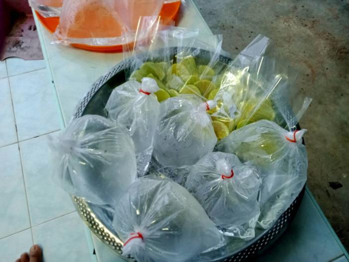วันที่ 4 สิงหาคม 2564 กองการศึกษา เทศบาลตำบลหนองบัวสะอาด ได้นำน้ำมะนาวผสมน้ำอุ่น จัดส่งให้กับประชาชนที่กักตัวตามสถานที่กักตัวของเทศบาลตำบลหนองบัวสะอาด