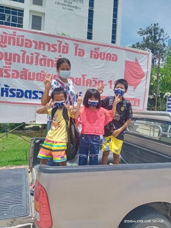 วันที่ 8 สิงหาคม 2564 เวลาประมาณ 12.40 น. เจ้าหน้าที่เทศบาลได้นำรถยนต์ไปรับประชาชนที่้เข้าตรวจหาเชื้อโควิด 19 ณ โรงพยาบาลบัวใหญ่ เพื่อกลับมาพักที่สถานที่กักตัว SQ บ้านหนองกระทุ่ม