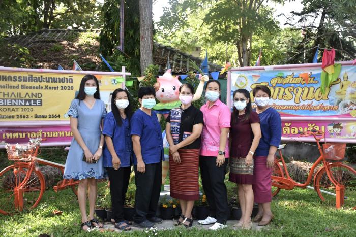 "นุ่งผ้าไทย ใส่ผ้าซิ่น หิ้วปิ่นโต"
