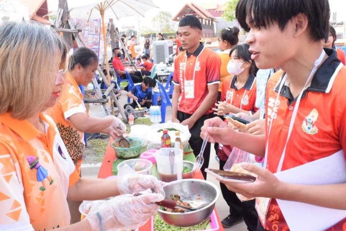 สภาเด็กและเยาวชนฯเ ข้าร่วมจัดบูธ แสดง...